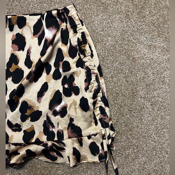 Missguided Petite US 0 Satin Leopard Print Ruched Frills Mini Skirt - Picture 4 of 8